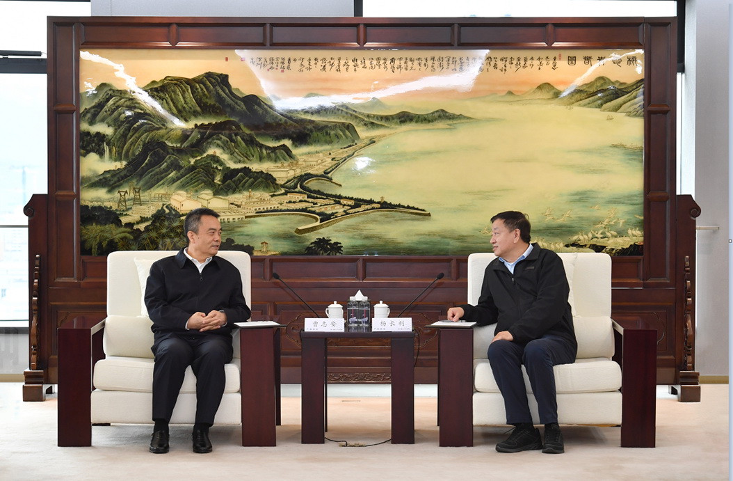 中國廣核集團(tuán)黨委書記、董事長楊長利會(huì)見哈電集團(tuán)黨委書記、董事長曹志安