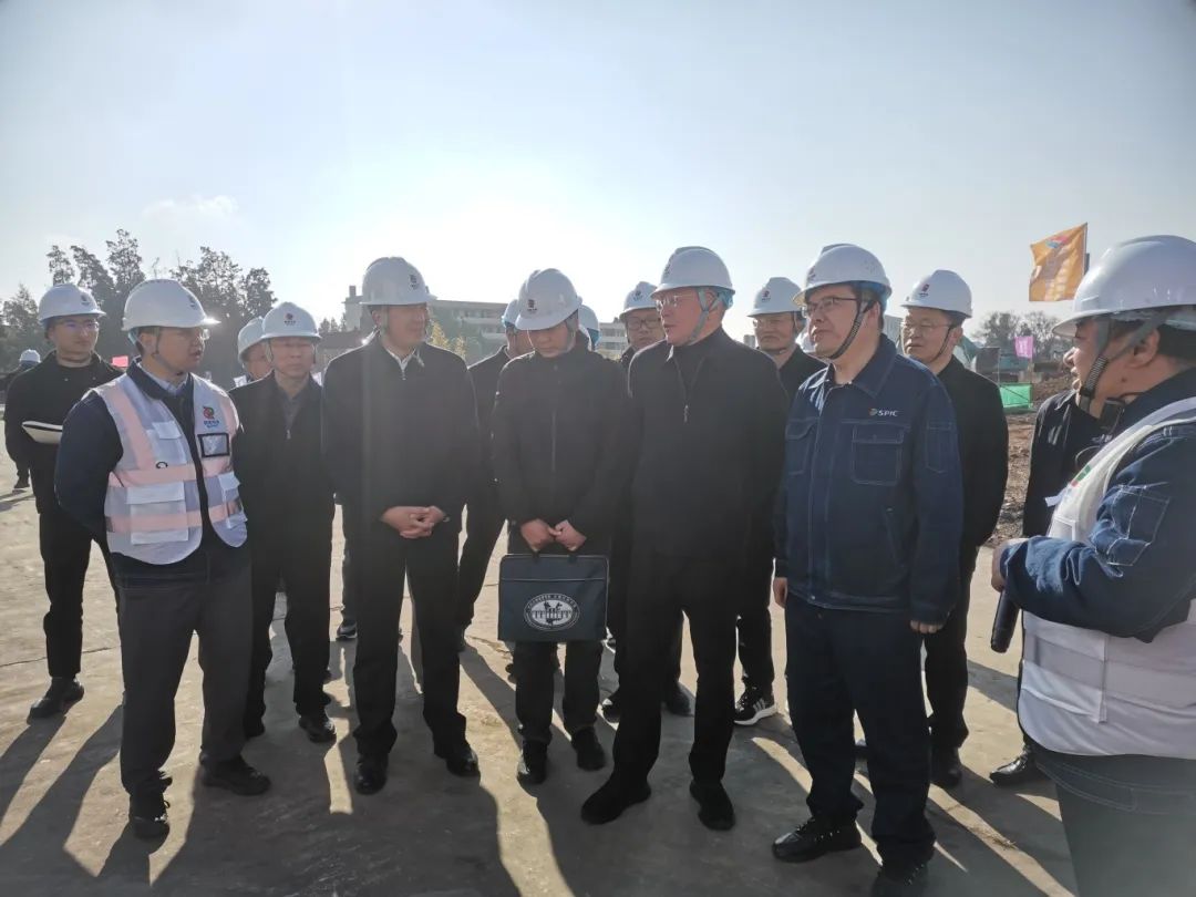 云南省能源局局長(zhǎng)陳杰到云南國際陸良項(xiàng)目現(xiàn)場(chǎng)調(diào)研