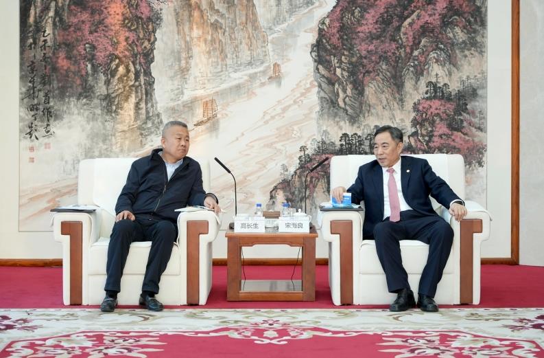 中國能建黨委書記、董事長宋海良與山東發(fā)展集團黨委書記、董事長高長生會談