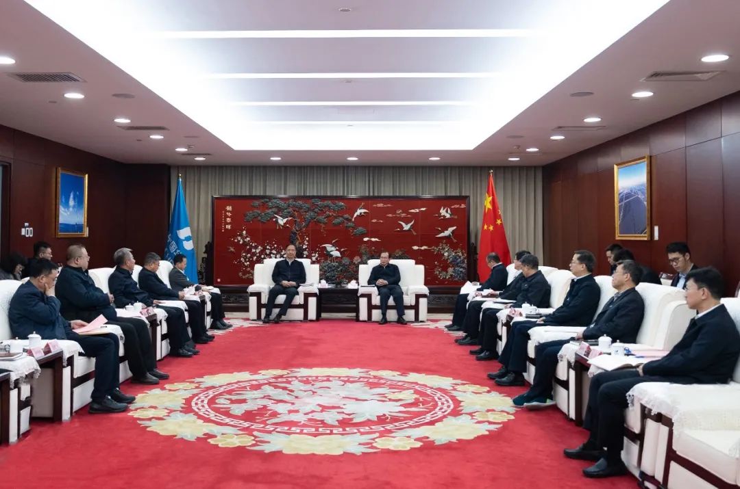 江毅與山西省委常委、常務(wù)副省長盧東亮舉行會談