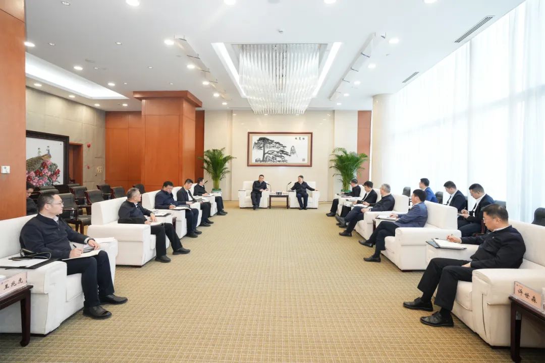 華能集團(tuán)董事長(zhǎng)溫樞剛、總經(jīng)理張文峰會(huì)見(jiàn)哈電集團(tuán)董事長(zhǎng)曹志安、總經(jīng)理黃偉