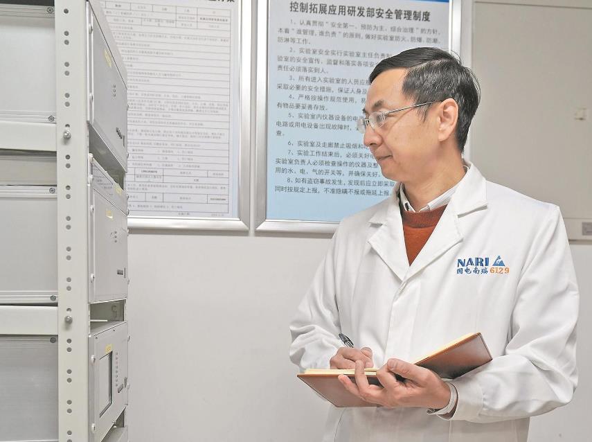 【國(guó)網(wǎng)特等勞?！坷钔簽榇箅娋W(wǎng)安全穩(wěn)定運(yùn)行添“利器”