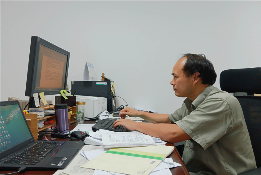 【老兵退伍  初心不改】周志勇： 執(zhí)筆如槍，他為萬家燈火寫春秋