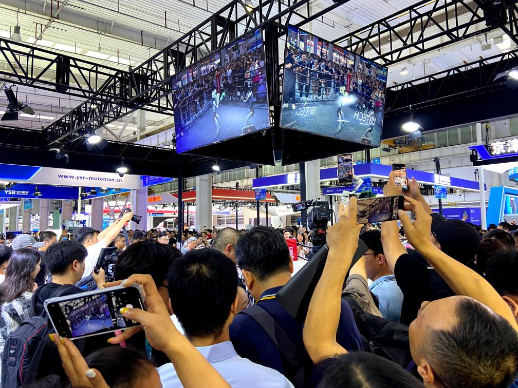 在北京，見證一場(chǎng)機(jī)器人的“狂歡”