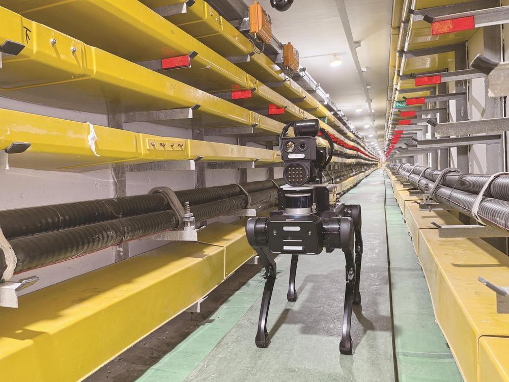 冀北地區(qū)電纜隧道內(nèi)首次應(yīng)用四足式機(jī)器人開(kāi)展智能化、無(wú)人化巡檢